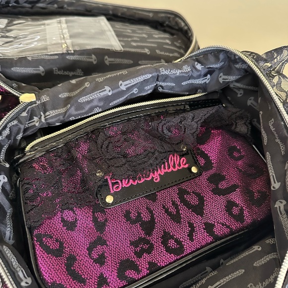 Betseyville Ruffled Cosmetic Case Betsey Johnson - Picture 9 of 10